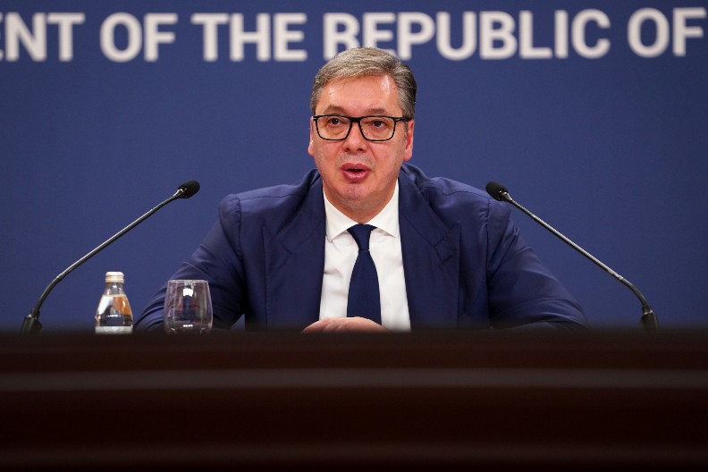 VUČIĆ SE OGLASIO O GOSTOVANJU U "ĆIRILICI" Najavio da će govoriti o povećanju plata od 1. januara