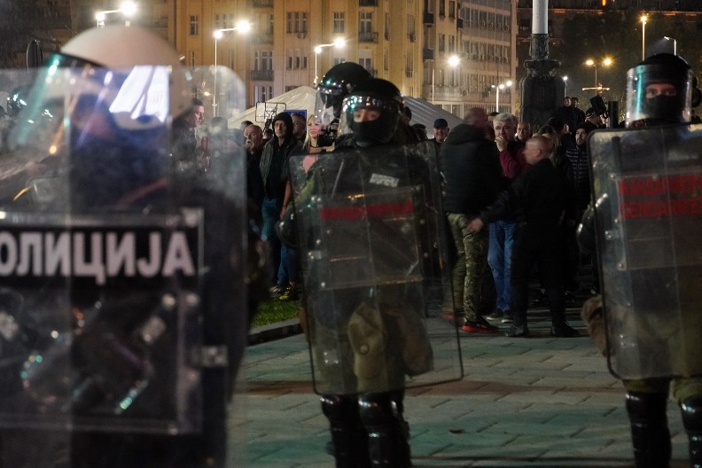PREMIJER MACUT POSLAO PORUKU GRAĐANIMA Evo šta je rekao nakon sinoćnjih incidenata ispred Skupštine