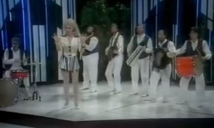 "SAMO JE JEDAN OSTAO, ALI NI ON NIJE DOBRO" Prva pevačica "Slatkog greha" ne može da dođe sebi zbog smrti kolege!