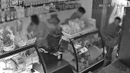 KLINCI OPLJAČKALI PET LOKALA U OBRENOVCU Bez maski upali u objekte i uzimali pare