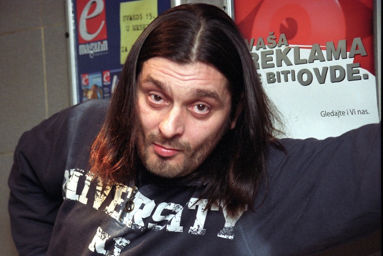 FANOVI SNIMALI GROB DINA DVORNIKA Udovica pobesnela zbog videa koji kruži mrežama: "Ovo je jad i primitivizam"