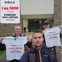 TRI SRPSKA POLICAJCA PREPEŠAČILA 765 KILOMETARA DO HILANDARA Zbog dece leptira odustajanje nije bilo opcija