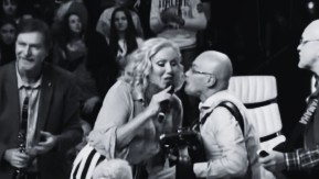 OVO JE RASTUŽILO MNOGE Nekoliko sati pre sahrane oglasila se Frenkijeva deca! (FOTO)