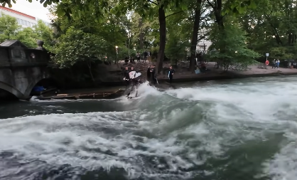 POPULARNI REČNI TALAS U MINHENU MISTERIOZNO NESTAO POSLE ČIŠĆENJA KANALA Nikome nije jasno šta se dogodilo