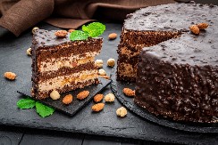 MINJON TORTA RAZVALJUJE UKUSOM Sa tri kore i prepuna oraha i čokolade