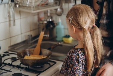 MNOGI SRBI OVO KORISTE U KUHINJI, A MOŽE DA BUDE OPASNO Niste ni svesni šta držite blizu vaše dece!