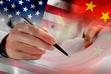 KINA UKIDA DEO CARINA NA ROBU IZ SAD Zadržava opšte tarife