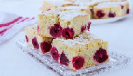 BAKA JELIN ŽUTI KOLAČ SA VIŠNJAMA Svakim zalogajem tera vodu na usta