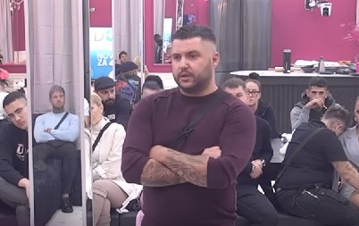 "KO JE BUDE DIRAO IMAĆE PROBLEM SA MNOM" Asmin promenio ploču, stao u zaštitu Aneli Ahmić!