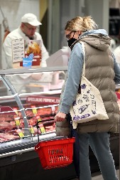 DOLIJALI RAZBOJNICI Prvo na ulici opljačkali čoveka, a onda poharali mesaru