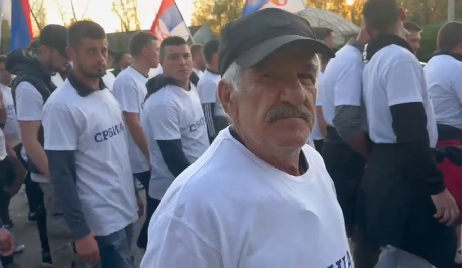 NE POSUSTAJE NI SA 74 GODINE: Deda Petko iz Leposavića hoda za jedinstvo Srbije! (VIDEO)