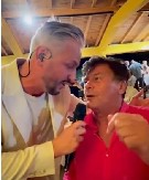 BRAT ZDRAVKA ČOLIĆA ZAPEVAO U KAFANI Sličnost je neverovatna! (VIDEO)