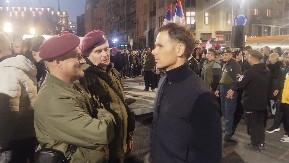 SVI PRILAZE DA SE SLIKAJU SA SINIŠOM MALIM Nepregledne kolone ljudi na veličanstvenom okupljanju (FOTO)