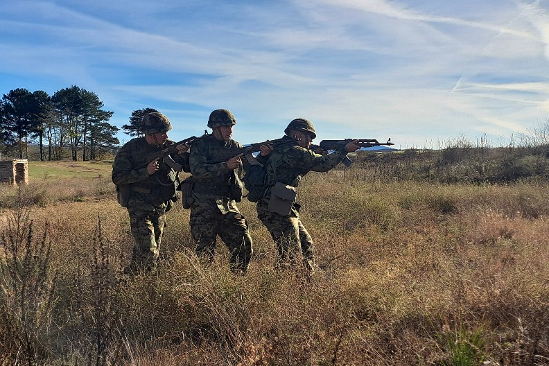 OGLASILO SE MINISTARSVO ODBRANE Počela specijalistička obuka vojnika na služenju vojnog roka