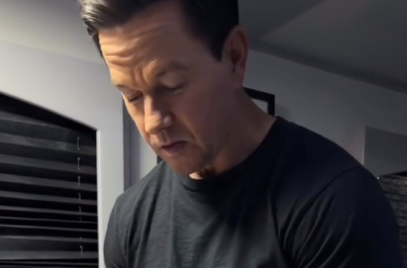 POVREĐENA DEVOJČICA Ćerka slavnog glumca uslikana u bolničkom krevetu, tata odmah pojurio da je uteši