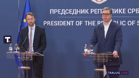 VUČIĆ PRED BEKERATOM OBJASNIO SVIMA KOLIKA JE SLOBODA U SRBIJI: Dovoljno je da mu prevedete onaj deo od sinoć, mene je sramota da to prevodim