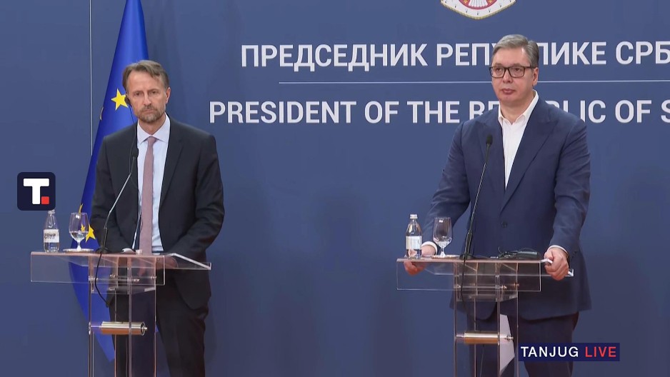 VUČIĆ PRED BEKERATOM OBJASNIO SVIMA KOLIKA JE SLOBODA U SRBIJI: Dovoljno je da mu prevedete onaj deo od sinoć, mene je sramota da to prevodim