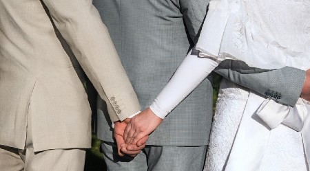 UDAJE SE, A IMA DEČKA Sve je to deo plana o kojem mladoženja nema pojma, mnogi joj sude, a ne znaju zašto to radi