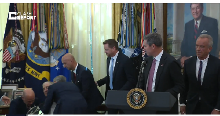 PANIKA U BELOJ KUĆI: Čovek se onesvestio tokom susreta sa predsednikom Trampom (VIDEO)