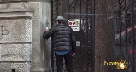 NAKON MELININE VERIDBE ZAVRŠIO KOD NJEGA Haris Džinović snimljen u trenutku kada se nije nadao, u ruci nosio ovo (FOTO)