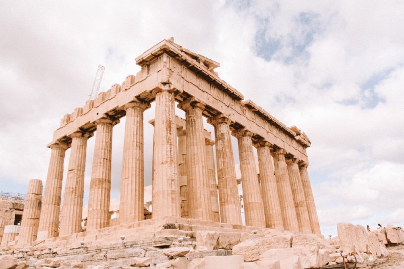 90 GODINA JE ČUVAO ''OBIČAN'' KAMEN U VITRINI Kad je shvatio kakvo blago je u pitanju, zanemeo - sada mu ceo svet aplaudira!