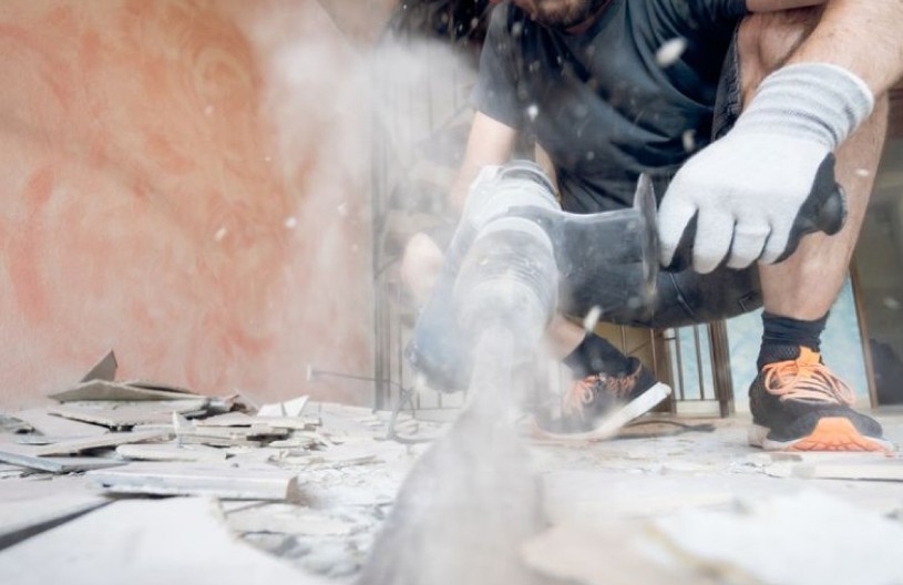 RENOVIRALI ZGRADU, PA DOŽIVELI ŠOK ŽIVOTA Otvorili pod, zbog onog što su pronašli ispod - sledila im se krv u žilama! (VIDEO)