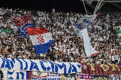 SKANDALOZAN TRANSPARENT NA MEČU HAJDUKA Hrvati nastavljaju da provociraju (FOTO)