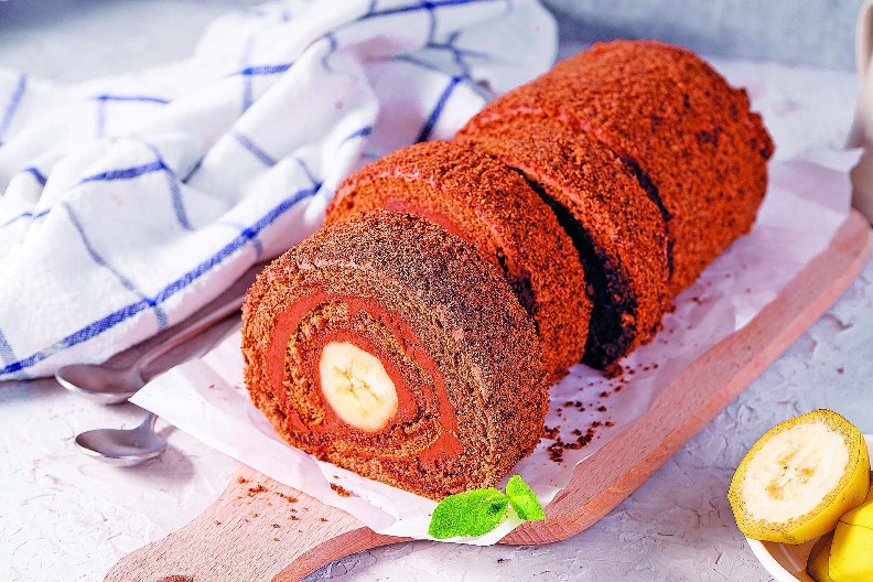 BANANA ROLAT SE TOPI U USTIMA Pravi se maltene sam, a kremast i lagan