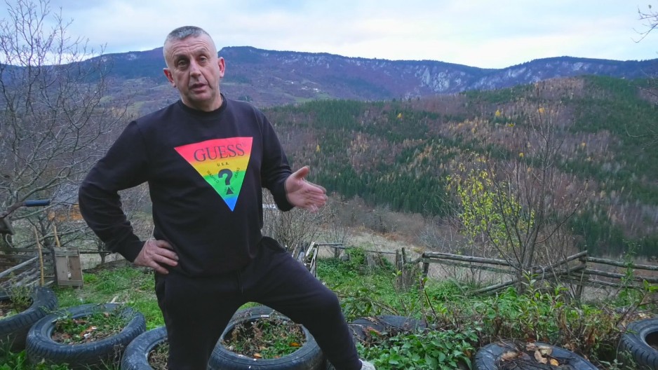 MILENKO OBJAVIO OGLAS DA POKLANJA 5 ARI KO ŽELI OVDE DA NAPRAVI VIKENDICU: Pogledajte snimke, prelepa priroda, ali nema stanovnika  (FOTO)