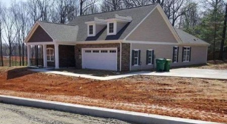 "NOVA KUĆA NA PRODAJU - JEFTINO" Mladi par neće ni da se useli u svoj dom, pogledajte zbog čega