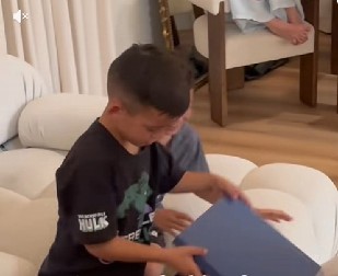 DEČAK JE 6 GODINA MOLIO DA MU KUPE PSA Kad je otvorio rođendanski poklon, rasplakao je celu zemlju!