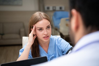 TELO VAM ŠALJE SIGNALE ZA UZBUNU 7 znakova da su vam krv i jetra zatrovani, a organizam propada