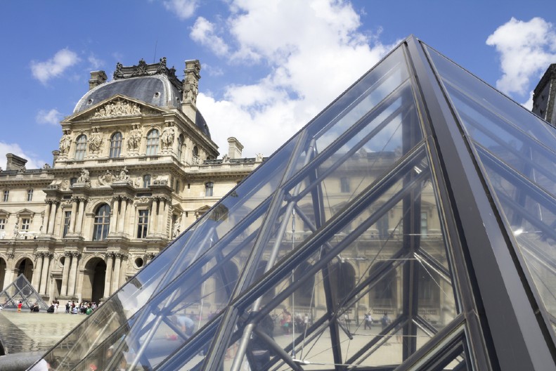 UPLETENA KIM KARDAŠIJAN: Istraga otkriva gde je nestao ukradeni nakit iz Luvra