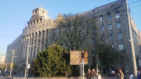 POŽAR NA GLAVNOJ POŠTI Plamen na krovu gasi 12 vatrogasaca, Hitna pomoć na terenu!