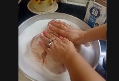 SVEKRVA MI JE DALA SAVRŠEN RECEPT Pečeno pile na kilogramu soli, ukusnije niste jeli!