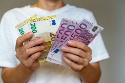 NOVAC STIŽE 14. NOVEMBRA! Ova 4 horoskopska znaka će napuniti džepove, danas su pravi srećnici!