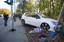 ALO! NA MESTU NESREĆE NA BANJICI Dve žene povređene, probijena ograda, evo kako je došlo do udesa (FOTO/VIDEO)