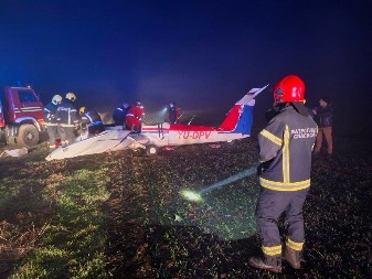 JEZIVI PRIZORI IZ SUBOTICE Prve fotografije sa mesta nesreće, kopilot poginuo, pilot hitno prebačen u bolnicu (FOTO)