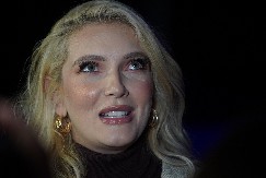 TRUDNA NIKOLINA KOVAČ ODUŠEVILA STAJLINGOM NA MIRZINOM KONCERTU U sedmom mesecu, usudila se na ovakvo modno izdanje (FOTO)