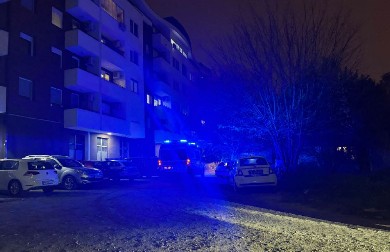 UŽAS U ULICI SIME MATAVULJA! Muškarac pretio samoubistvom, policija odmah došla na lice mesta (VIDEO)