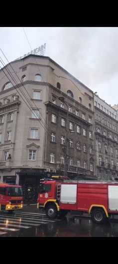 U POŽARU UNIŠTENA TRI AUTOMOBILA  Vlasnika "mercedesa" policija  je nekoliko puta privodila zbog droge