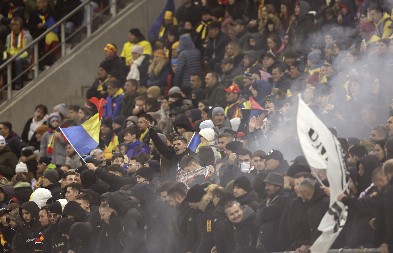 NEZAPAMĆEN HAOS POSLE MEČA RUMUNIJE I TZV. KOSOVA Delegacija lažne države nasrnula na novinare! Poslali preteće poruke: Gotovo je sa vama! (VIDEO)