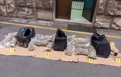 MLADIĆ UHAPŠEN SA 76 KILOGRAMA MARIHUANE Jedan detalj bio sumnjiv graničnoj policiji