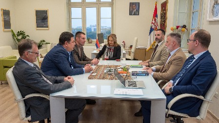 MINISTAR RISTIĆ SA DIREKTORIMA NAUČNO-TEHNOLOŠIH PARKOVA O PERSPEKTIVAMA ZA DALJI RAZVOJ IKT SEKTORA Sagovornici su se saglasili da je stvoren podsticajan privredni i zakonodavni ambijent