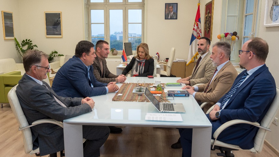 MINISTAR RISTIĆ SA DIREKTORIMA NAUČNO-TEHNOLOŠIH PARKOVA O PERSPEKTIVAMA ZA DALJI RAZVOJ IKT SEKTORA Sagovornici su se saglasili da je stvoren podsticajan privredni i zakonodavni ambijent