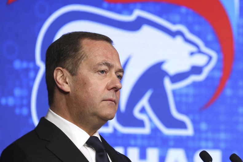 MEDVEDEV OBJAVIO UZNEMIRUJUĆU PORUKU: "Ako sada zaustavi rat, Amerika odmah ostaje bez..."