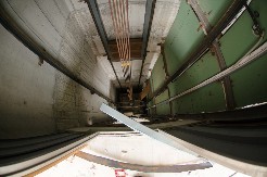 SRUŠIO SE LIFT U ZGRADI Ima povređenoh, među njima deca