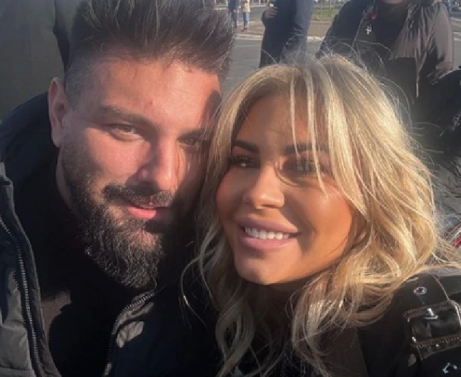 DEA ĐURĐEVIĆ NE SKIDA OSMEH SA LICA! Voditeljka Pinka blista nakon raskida sa Mladenom (FOTO)