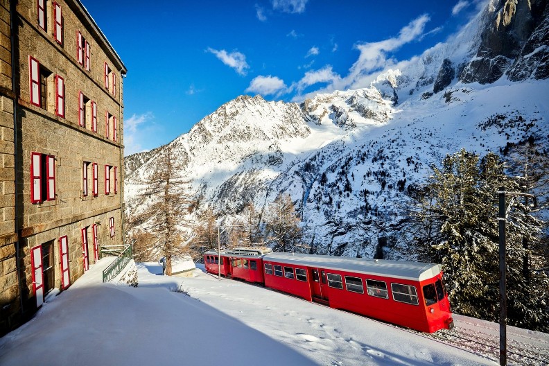 SNEG NAPRAVIO HAOS, TEMPERATURA PALA NA -11 Vozovi stali, vozači se zaglavili
