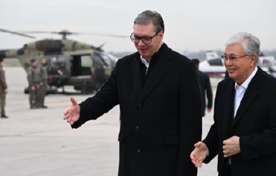 Vučić i Tokajev prisustvovali prikazu vojne opreme i naoružanja na aerodromu u Batajnici